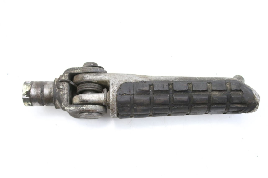 photo de REPOSE-PIED AVANT GAUCHE KAWASAKI ZEPHYR 1100 ( - 1995) - Autre angle de vue