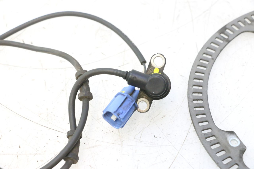 photo de CAPTEUR ABS ARRIERE SUZUKI BURGMAN EXECUTIVE ABS 650 (2006 - 2012) - Autre angle de vue
