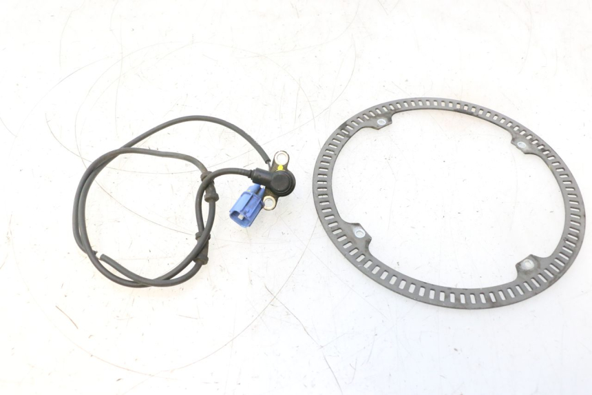 photo de CAPTEUR ABS ARRIERE SUZUKI BURGMAN EXECUTIVE ABS 650 (2006 - 2012) - Gros plan technique