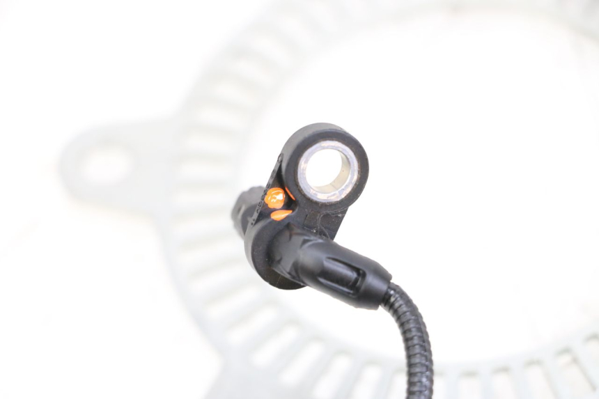 photo de CAPTEUR ABS ARRIERE ROYAL ENFIELD CONTINENTAL GT 650 (2019 - 2024) - Autre angle de vue