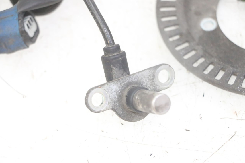 photo de CAPTEUR ABS ARRIERE HONDA FORZA ABS 300 (2013 - 2017) - Autre angle de vue