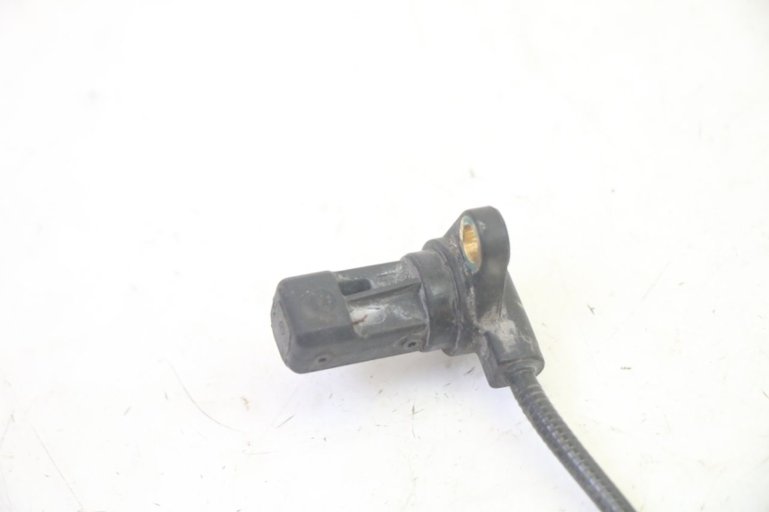 photo de CAPTEUR ABS ARRIERE PIAGGIO MP3 HPE 350 (2018 - 2020) - Gros plan technique