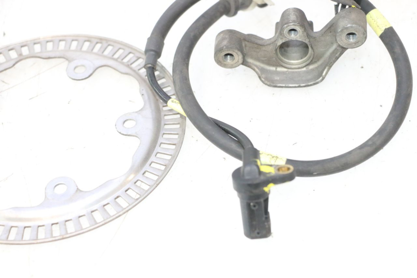 photo de CAPTEUR ABS ARRIERE PIAGGIO MP3 500 (2016 - 2018) - Gros plan technique