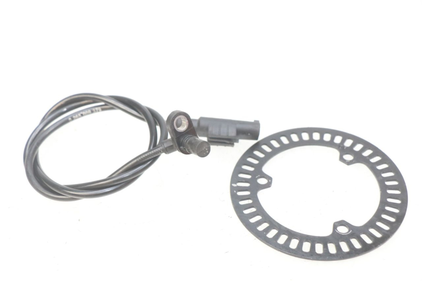 photo de CAPTEUR ABS ARRIERE YAMAHA N-MAX NMAX 125 (2017 - 2020) - Gros plan technique