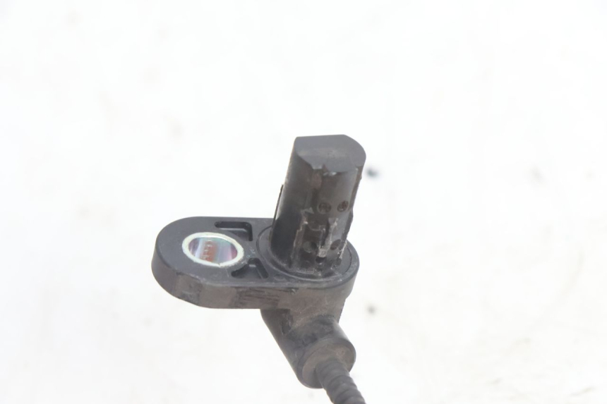 photo de CAPTEUR ABS ARRIERE YAMAHA N-MAX NMAX 125 (2021 - 2024) - Gros plan technique