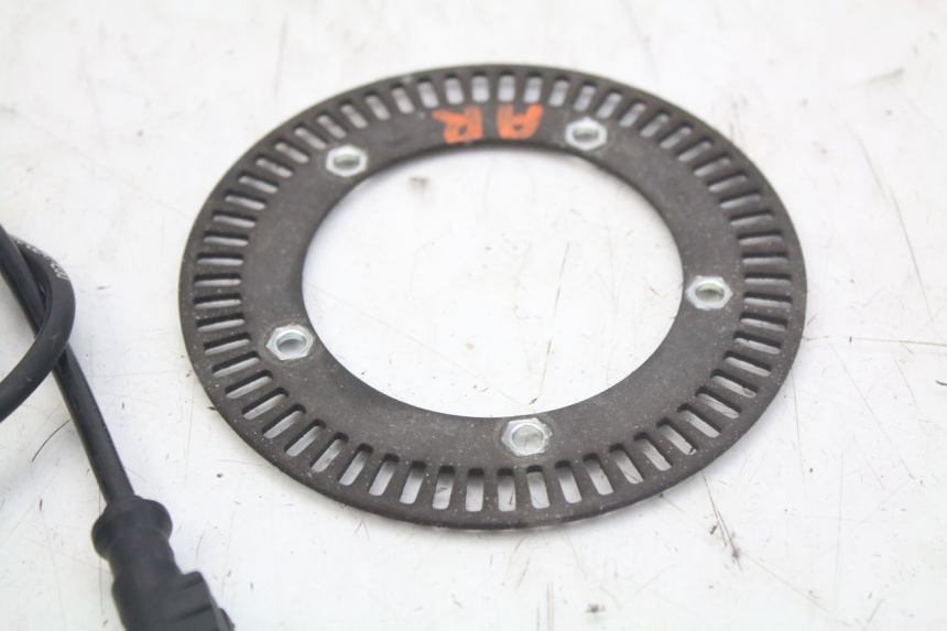 photo de CAPTEUR ABS ARRIERE KYMCO X-CITING XCITING 400 (2014 - 2018) - Gros plan technique