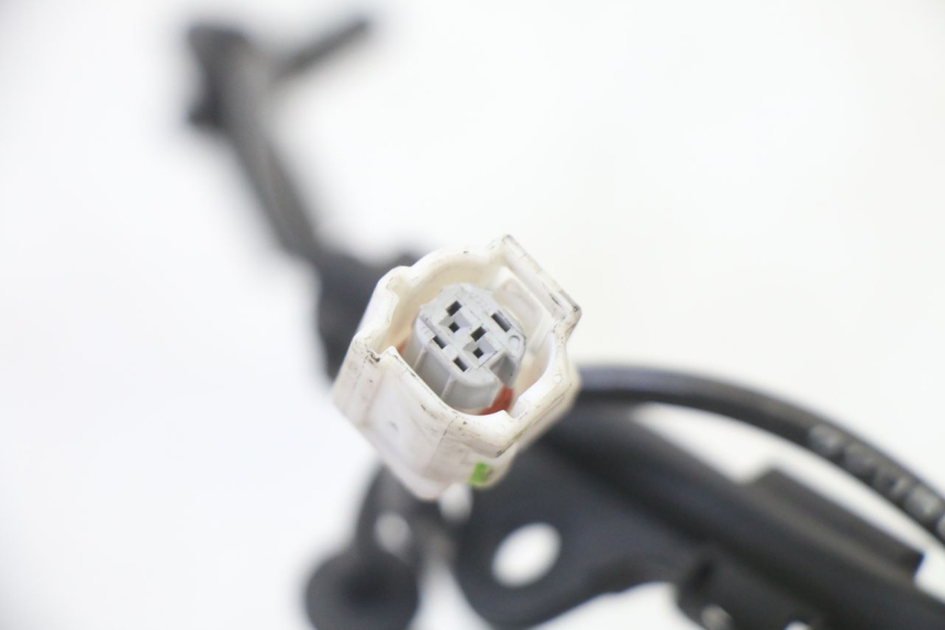 photo de CAPTEUR ABS ARRIERE YAMAHA XMAX X-MAX 125 (2021 - 2025) - Points de fixation