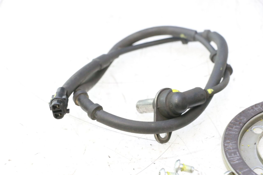 photo de CAPTEUR ABS ARRIERE YAMAHA X-MAX XMAX 125 (2010 - 2013) - Gros plan technique