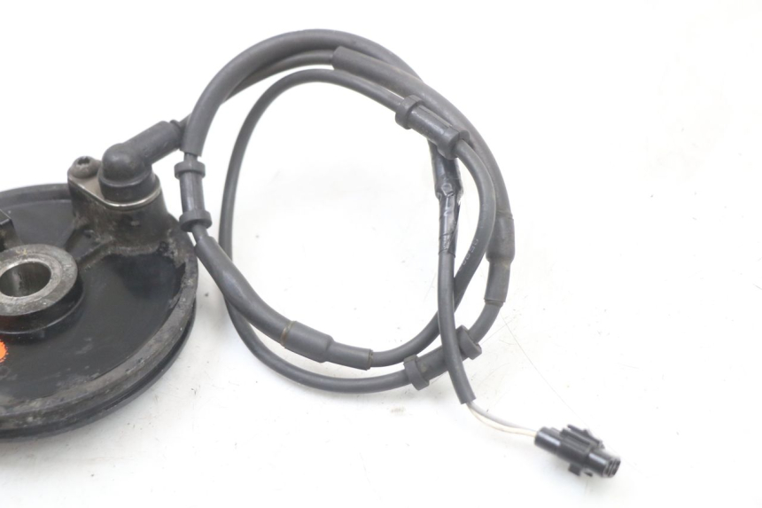 photo de CAPTEUR ABS ARRIERE YAMAHA XJ6 ABS 600 (2008 - 2016) - Gros plan technique
