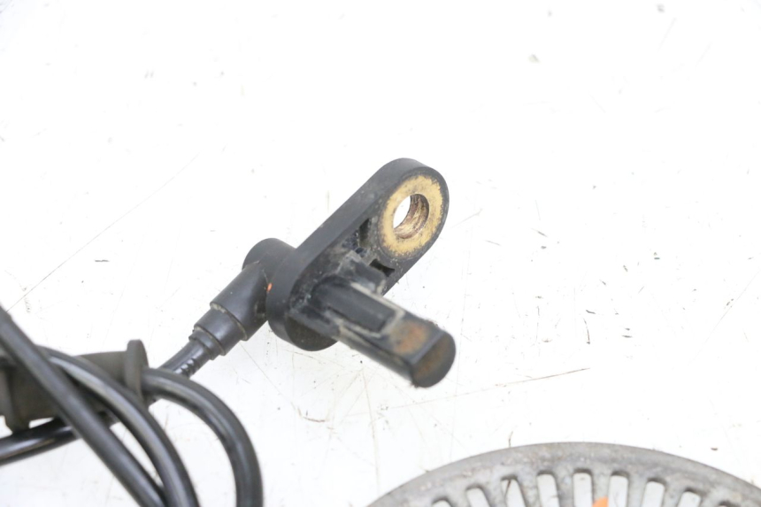 photo de CAPTEUR ABS AVANT SUZUKI BURGMAN 650 (2013 - 2020) - Vue d’ensemble