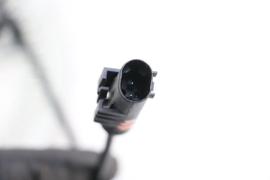 photo de CAPTEUR ABS AVANT ROYAL ENFIELD CONTINENTAL GT 650 (2019 - 2024) - Gros plan technique