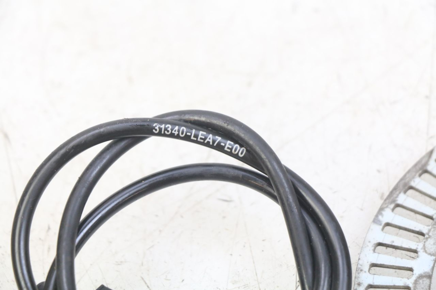 photo de CAPTEUR ABS AVANT KYMCO DOWNTOWN ABS 125 (2015 - 2017) - Détail de la pièce