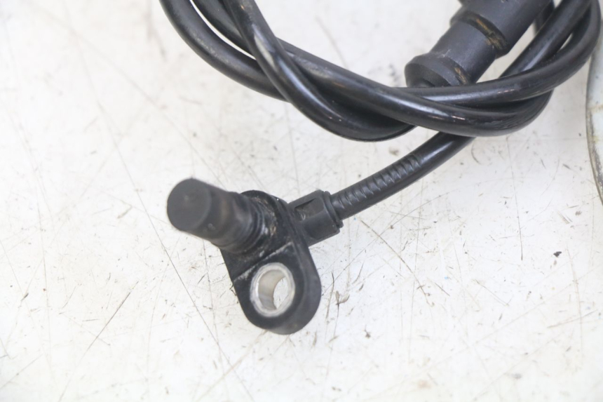 photo de CAPTEUR ABS AVANT KYMCO DOWNTOWN ABS 125 (2015 - 2017) - Gros plan technique