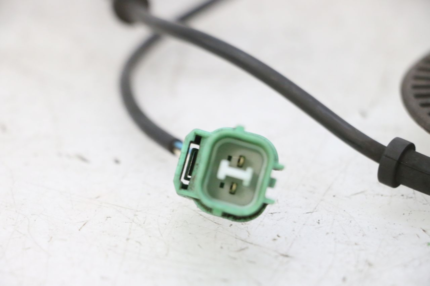 photo de CAPTEUR ABS AVANT HONDA FES S-WING SWING ABS 125 (2007 - 2015) - Gros plan technique