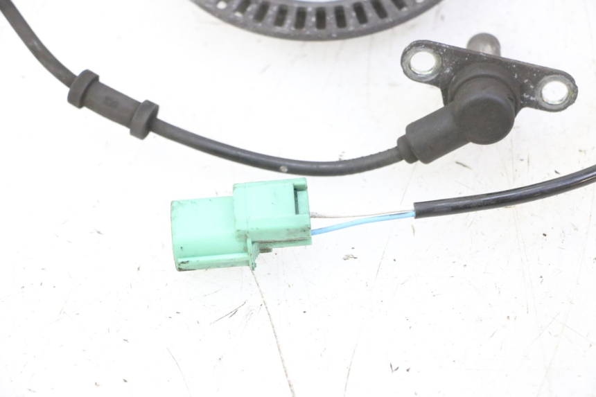 photo de CAPTEUR ABS AVANT HONDA FES S-WING SWING ABS 125 (2007 - 2015) - Gros plan technique