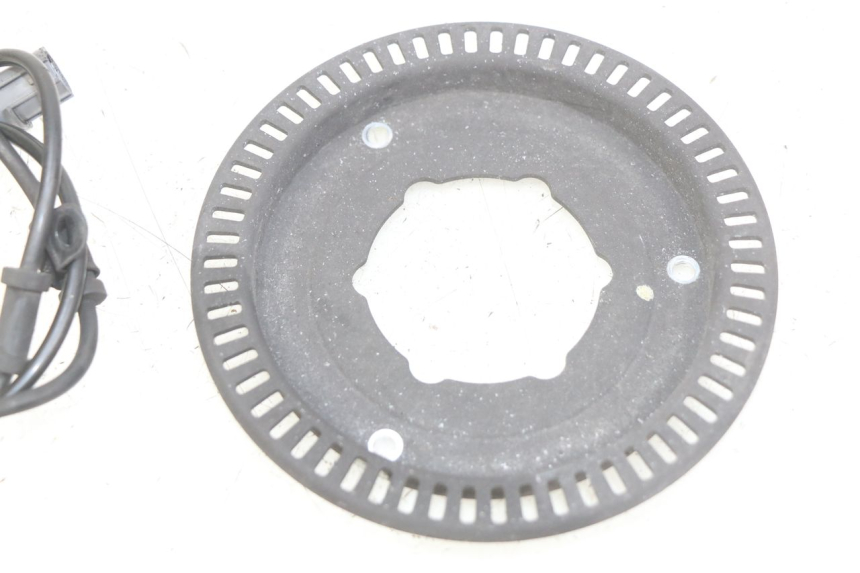 photo de CAPTEUR ABS AVANT HONDA FJS SILVERWING SILVER WING 400 (2009 - 2016) - Gros plan technique