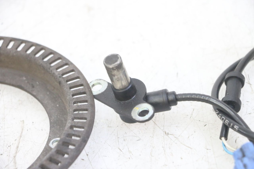 photo de CAPTEUR ABS AVANT HONDA FORZA ABS 300 (2013 - 2017) - Gros plan technique