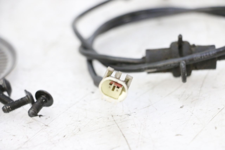 photo de CAPTEUR ABS AVANT PEUGEOT SATELIS 125 (2006 - 2009) - Gros plan technique