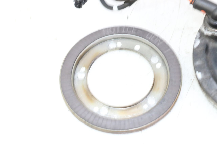 photo de CAPTEUR ABS AVANT YAMAHA X-MAX XMAX 125 (2010 - 2013) - Points de fixation