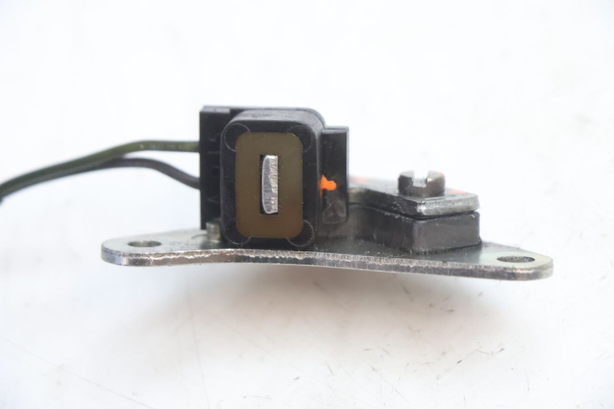 photo de CAPTEUR ALLUMAGE SUZUKI GSR 600 (2005 - 2012) - Autre angle de vue