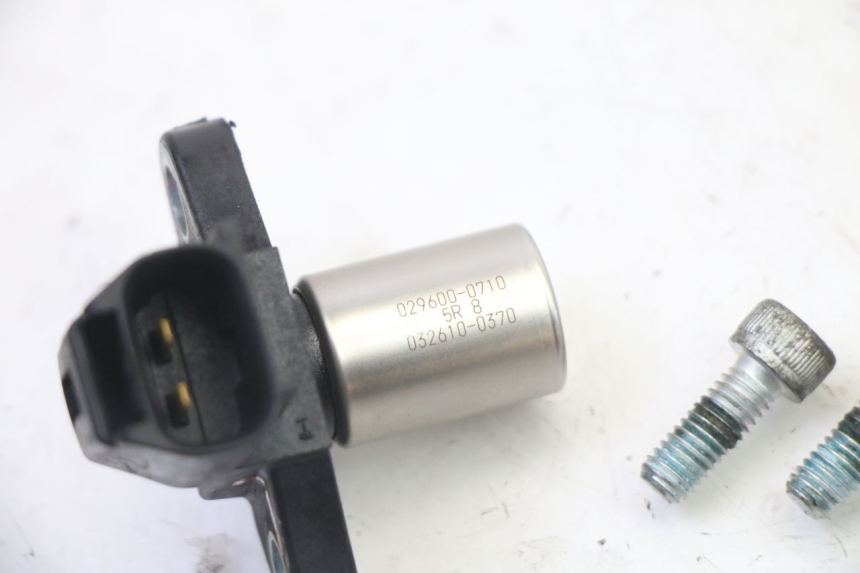 photo de CAPTEUR ARBRE A CAMES SUZUKI GSR 750 (2011 - 2017) - Vue d’ensemble