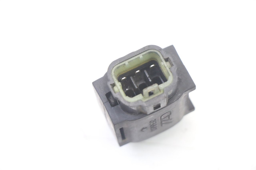 photo de CAPTEUR CHUTE SUZUKI BURGMAN 125 (2015 - 2017) - Autre angle de vue