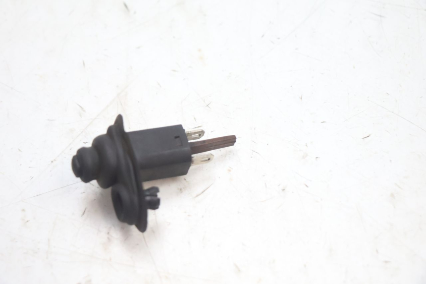 photo de CAPTEUR OUVERTURE COFFRE GILERA GP 800 (2007 - 2013) - Zoom état d’usage