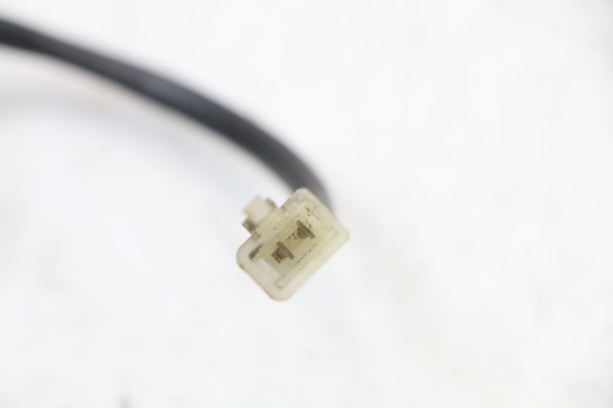 photo de CAPTEUR OUVERTURE COFFRE PEUGEOT SATELIS 125 (2010 - 2012) - Gros plan technique