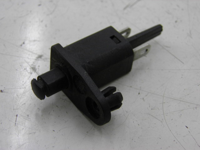 photo de CAPTEUR OUVERTURE COFFRE PIAGGIO BEVERLY 125 (1998 - 2005) - Vue principale