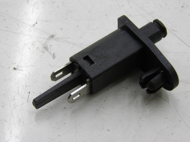 photo de CAPTEUR OUVERTURE COFFRE PIAGGIO BEVERLY 125 (1998 - 2005) - Détail de la pièce