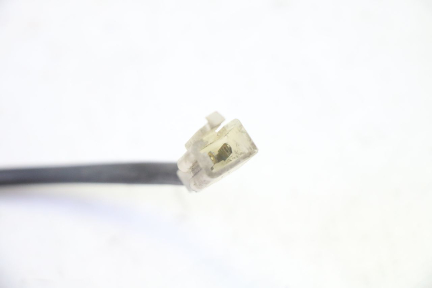 photo de CAPTEUR OUVERTURE COFFRE PEUGEOT SATELIS 125 (2010 - 2012) - Gros plan technique