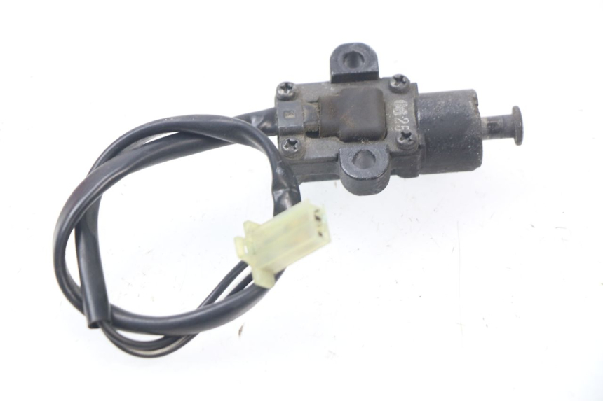 photo de CAPTEUR OUVERTURE SELLE SUZUKI AN BURGMAN 400 (2006 - 2010) - Gros plan technique