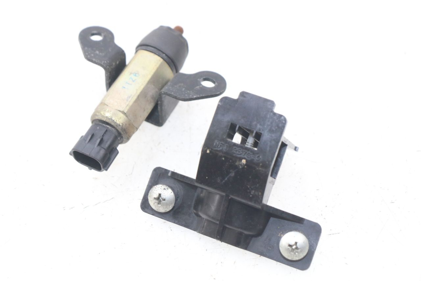 photo de CAPTEUR OUVERTURE SELLE YAMAHA FJR ABS 1300 (2006 - 2012) - Autre angle de vue