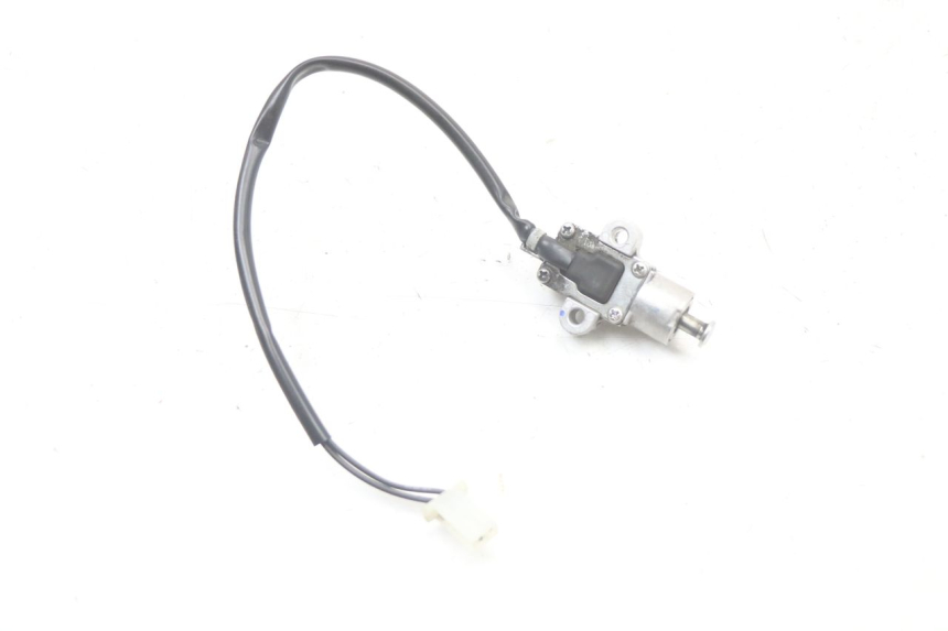 photo de CAPTEUR OUVERTURE SELLE SUZUKI BURGMAN 125 (2018 - 2021) - Autre angle de vue