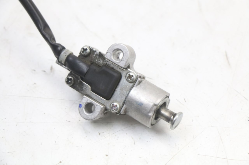 photo de CAPTEUR OUVERTURE SELLE SUZUKI BURGMAN 125 (2018 - 2021) - Gros plan technique