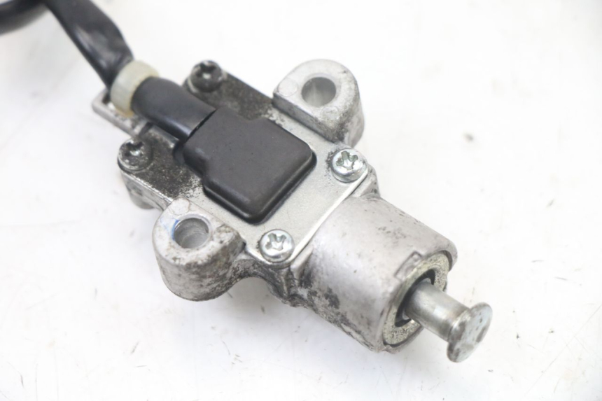 photo de CAPTEUR OUVERTURE SELLE SUZUKI BURGMAN 125 (2018 - 2021) - Gros plan technique