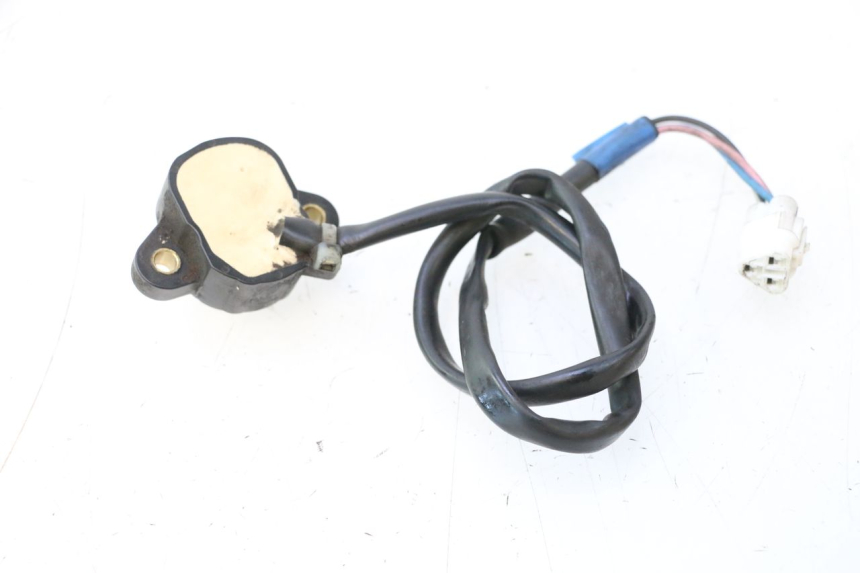 photo de CAPTEUR POINT MORT SUZUKI GSR 600 (2005 - 2012) - Autre angle de vue