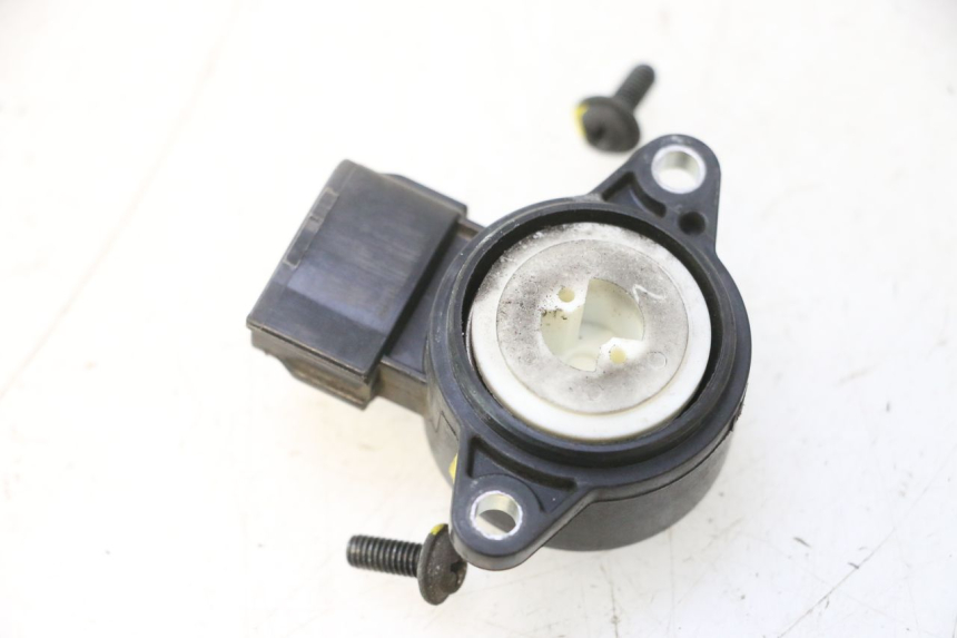 photo de CAPTEUR TPS SUZUKI BURGMAN 125 (2007 - 2014) - Zoom état d’usage