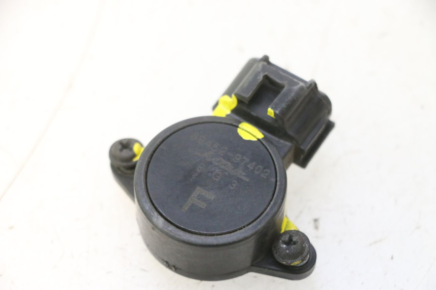 photo de CAPTEUR TPS SUZUKI BURGMAN 125 (2007 - 2014) - Autre angle de vue