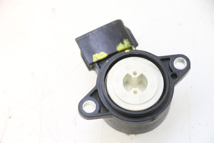 photo de CAPTEUR TPS SUZUKI BURGMAN 125 (2007 - 2014) - Zoom état d’usage