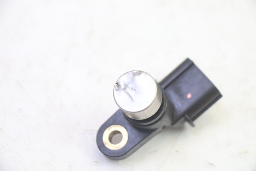 photo de CAPTEUR VITESSE HONDA FES S-WING SWING ABS 125 (2007 - 2015) - Gros plan technique