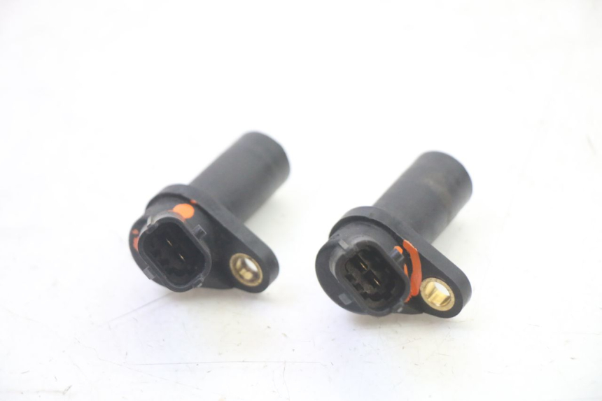 photo de CAPTEUR VITESSE PIAGGIO MP3 RL 250 (2006 - 2010) - Gros plan technique