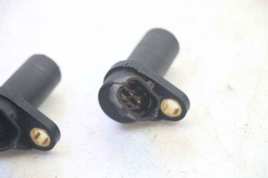 photo de CAPTEUR VITESSE PIAGGIO MP3 125 (2006 - 2014) - Gros plan technique