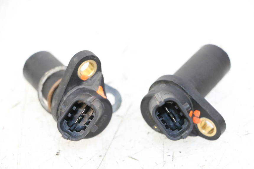 photo de CAPTEUR VITESSE PIAGGIO MP3 LT 400 (2007 - 2012) - Autre angle de vue