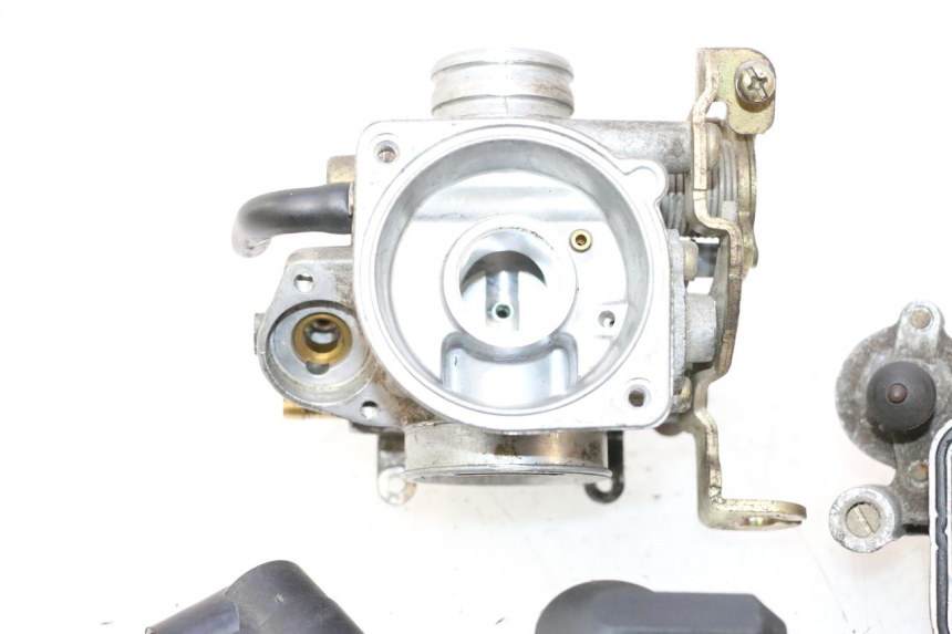 photo de CARBURATEUR KYMCO AGILITY 4T 10" 50 (2005 - 2018) - Vue rapprochée