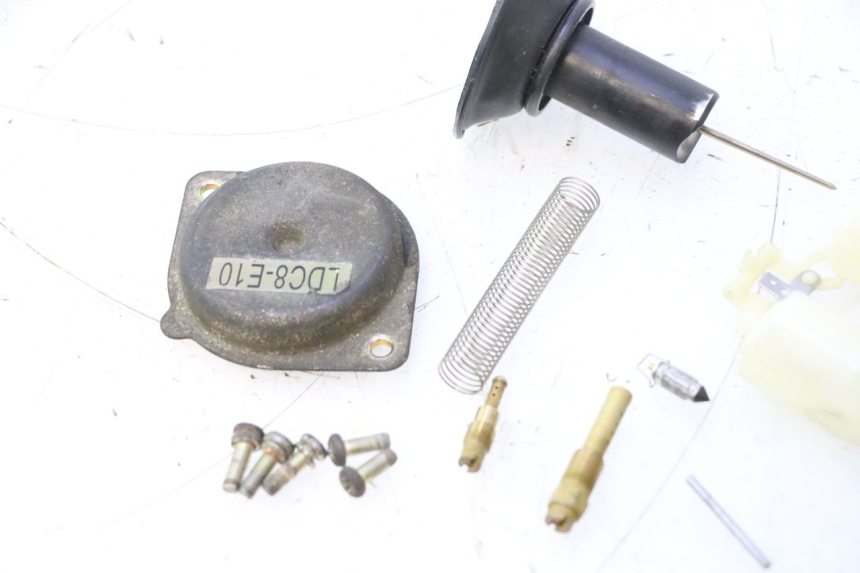 photo de CARBURATEUR KYMCO AGILITY 4T 50 (2005 - 2018) - Gros plan technique