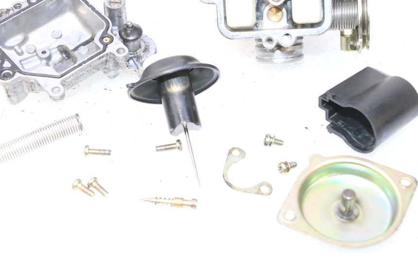 photo de CARBURATEUR KYMCO AGILITY PREMIUM 50 (2007 - 2010) - Points de fixation