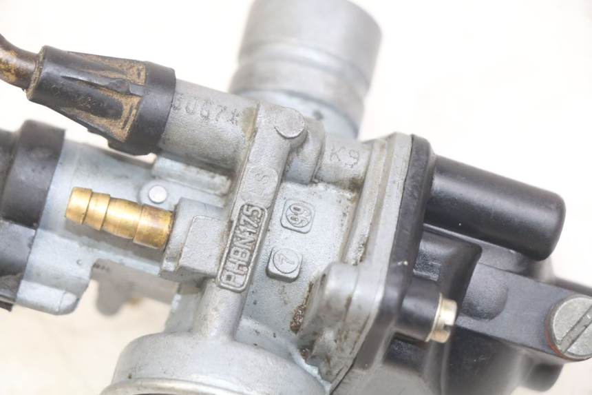 photo de CARBURATEUR MBK BOOSTER NEXT GENERATION 50 (1995 - 1998) - Points de fixation