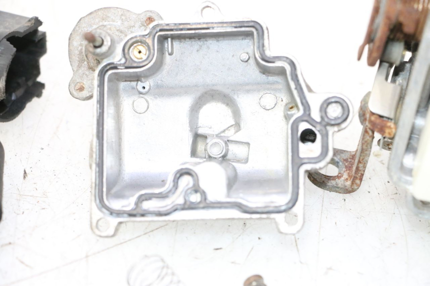 photo de CARBURATEUR BAOTIAN BT 49 QT-7 50 (2006 - 2009) - Focus structure