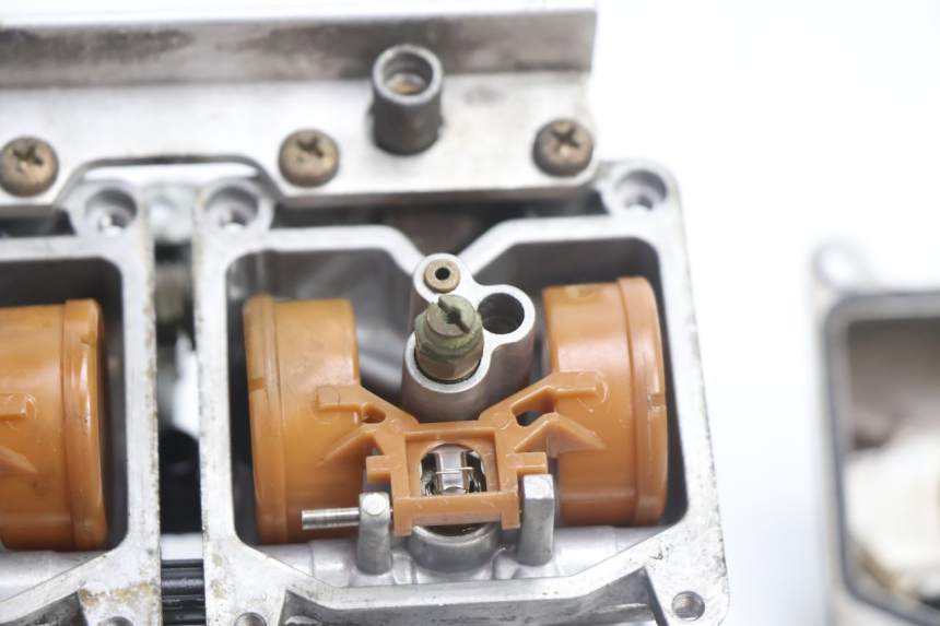photo de CARBURATEUR KAWASAKI GPX F ZX750F 750 (1986 - 1990) - Zoom composants